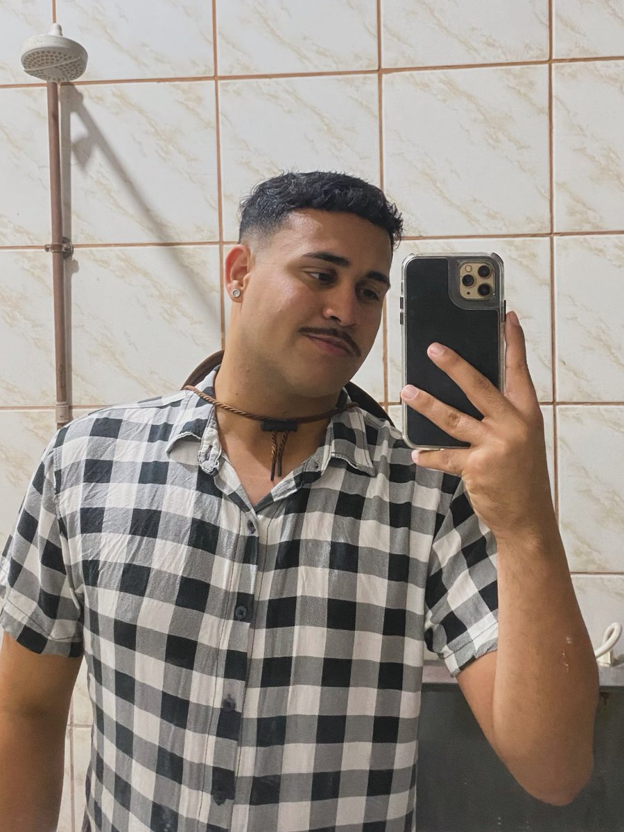 BTSProjectBR's tweet photo. Meu nome é André, tenho 24 anos. 

Em defesa da minha liberdade, de quem eu amo, da justiça social, das mulheres e da comunidade LGBTQIAP+, meu voto é 13. Por todas as milhares de famílias que sofreram na época da COVID, pelo amor ao próximo e por cada forma de amar. 

ARMYS COM LULA
#ARMYSComLULA