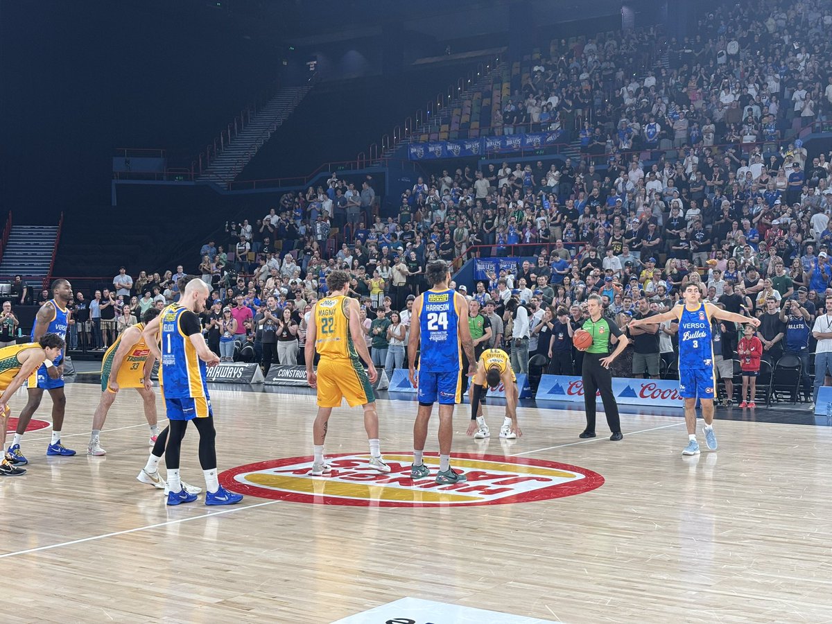 newDVGonX's tweet photo. An incredible experience in the ‘Hollywood’ seats for the @NBL clash between the @BrisbaneBullets v @JackJumpers 

Game going into OT made for an amazing night.

One of the better corporate hospitality experiences I’ve had. 

#NBL27 

🏀🏀🏀🏀🏀 https://t.co/SlEPUIZDsV