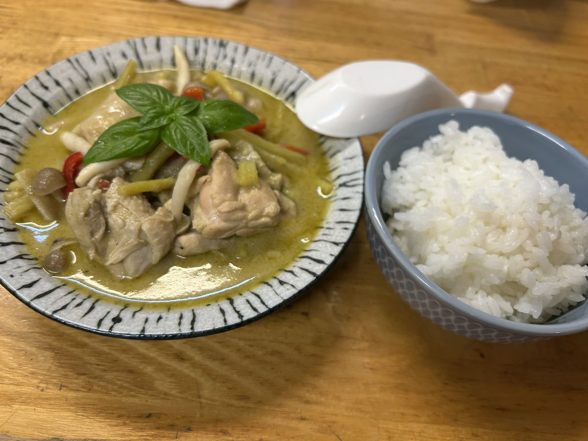 abbau17's tweet photo. ホワイトはうす @新江古田
〆のチキングリーンカレー
オーダー5回目 https://t.co/1TMOGdk9Dx