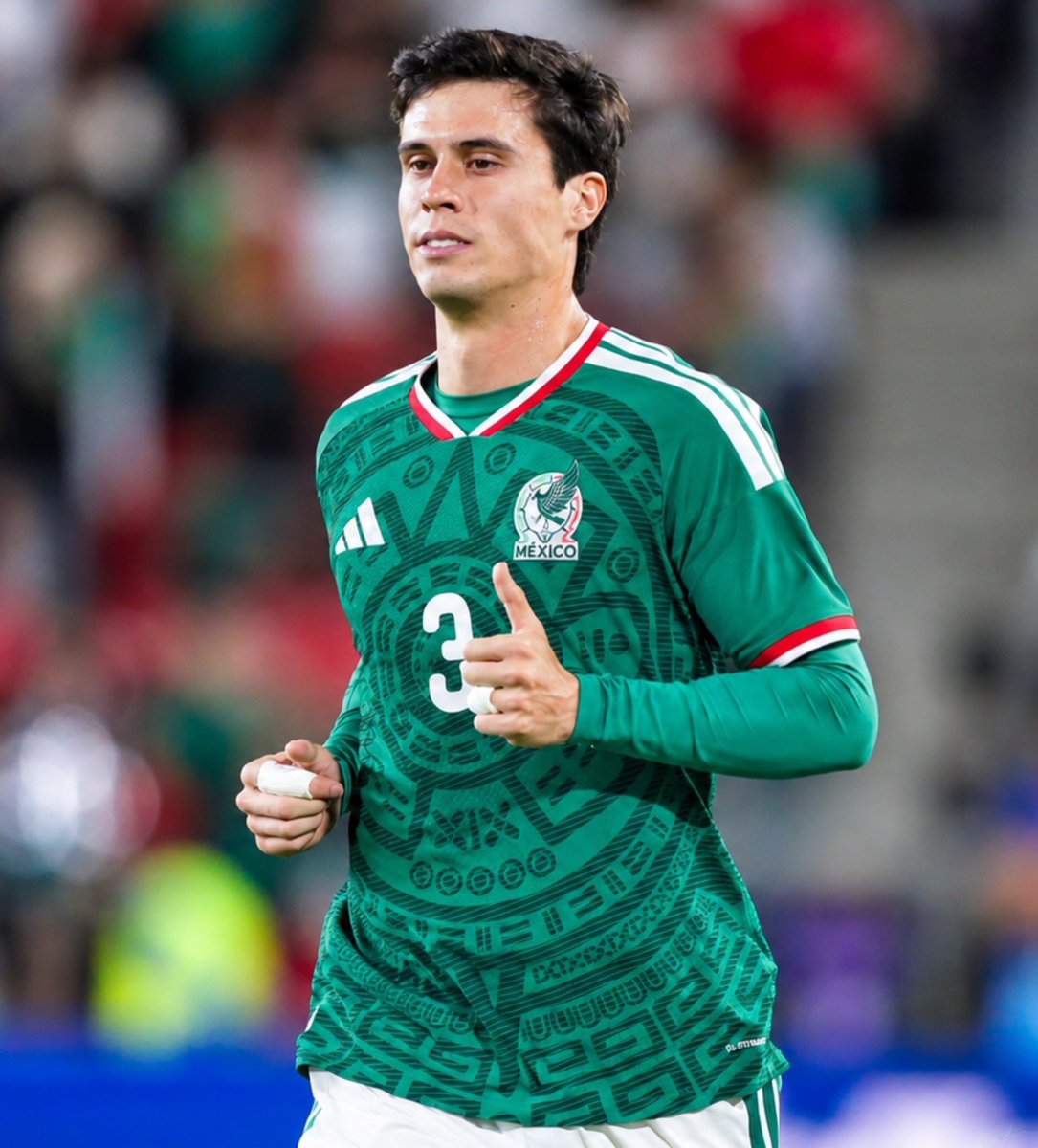 Archivismo's tweet photo. Diego Campillo tuvo 30 minutos vs Perú y ya se ganó la confianza de Rafa Márquez.

La mejor cantera de México ❤️🤍 https://t.co/gAChQp4jbV
