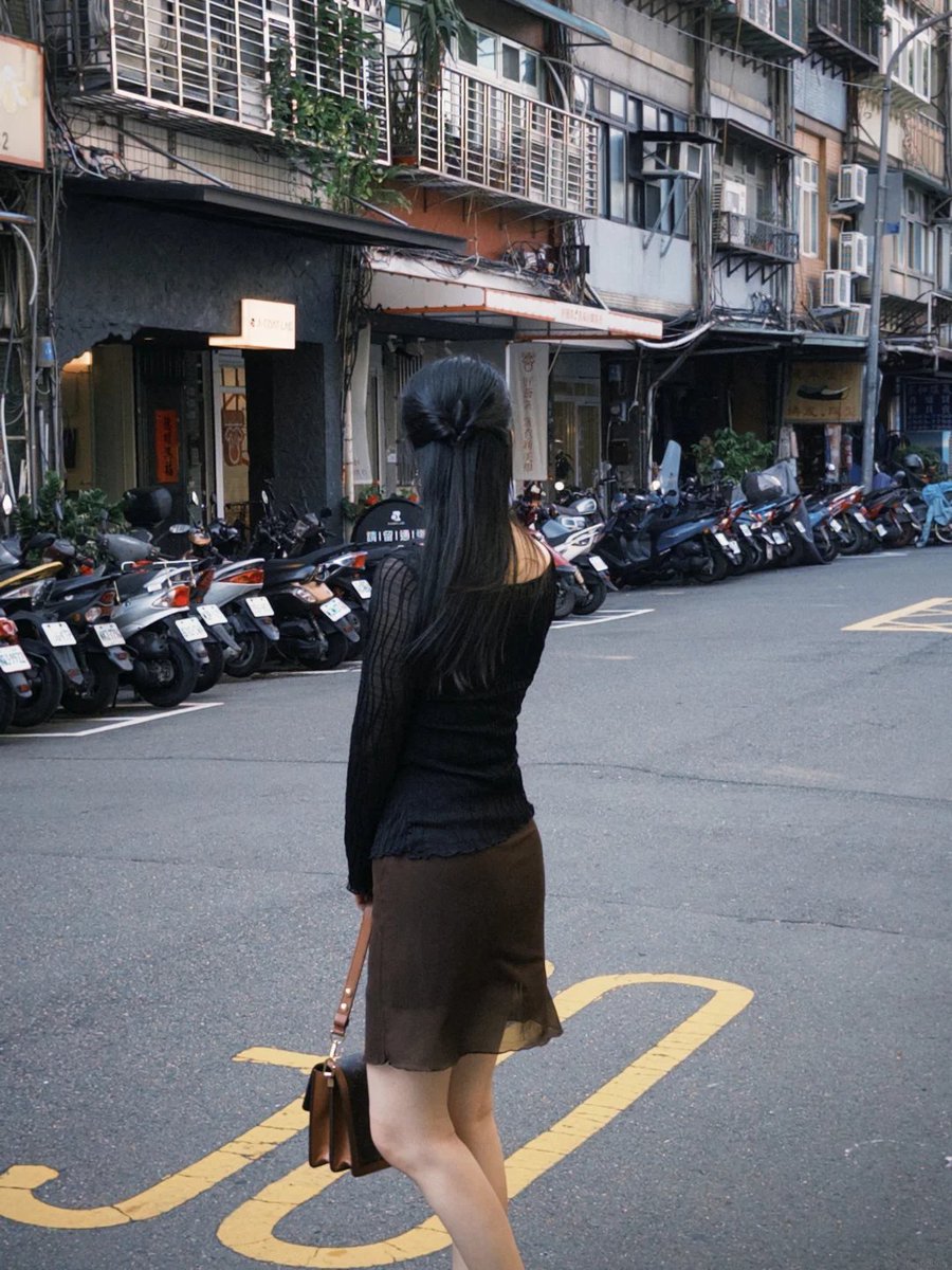 Althea_kuo's tweet photo. ただ街を歩くだけで、心が惹かれる景色に出会える。
この空気感こそ、何よりも旅の宝物だ。
#台北散歩 #暮らすように旅する #台湾 https://t.co/4TNCsmtDht