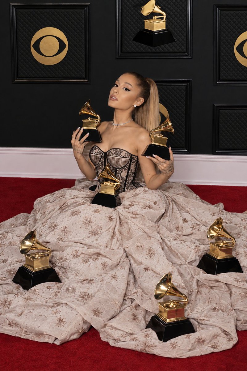 ArianaGrandRPG's tweet photo. What a spectacular night, I WON ALBUM OF THE YEAR!!! I'm forever grateful @poprpgupdates https://t.co/NsXbRJrfKB