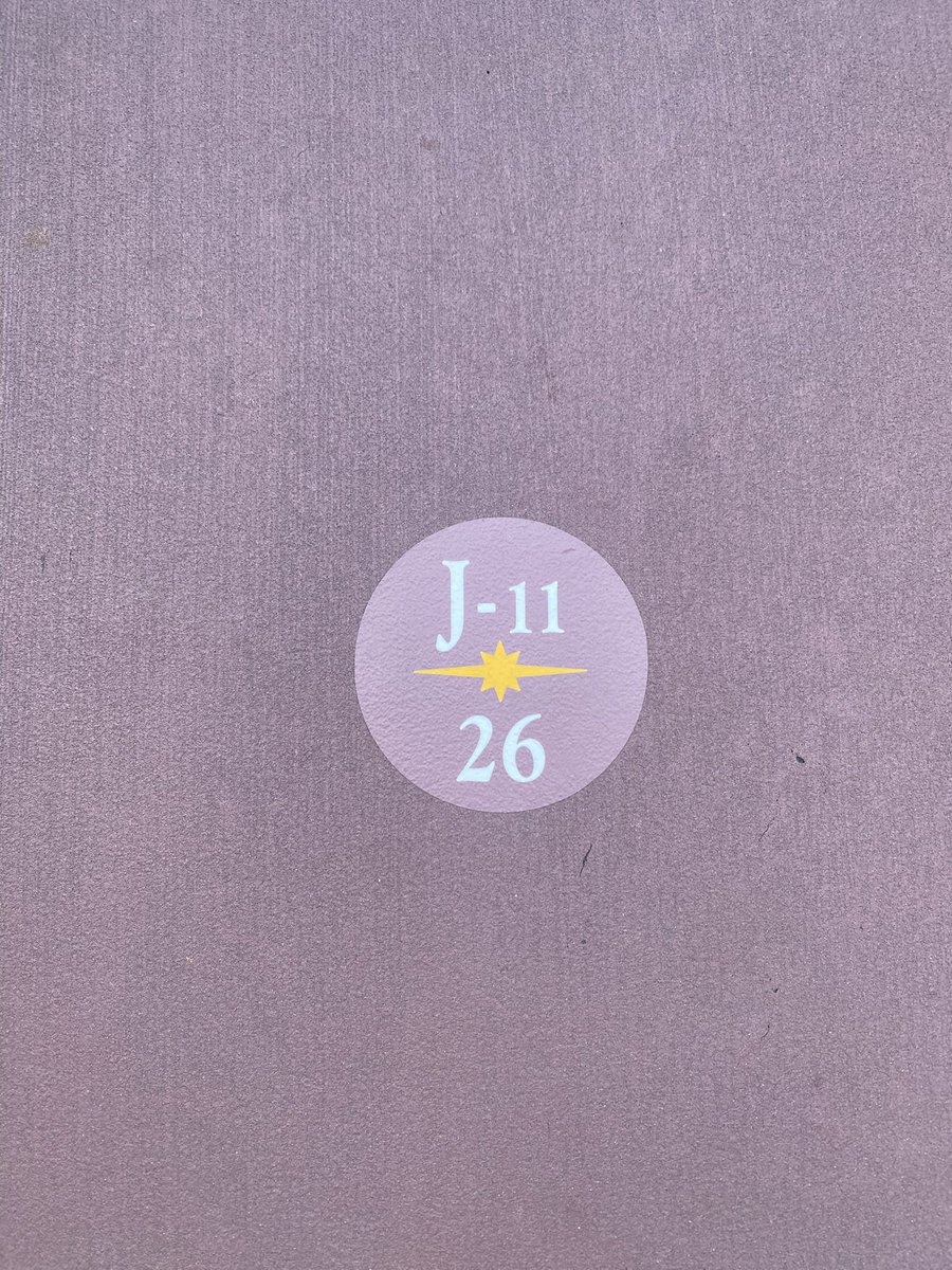 miitarou27's tweet photo. カウボーイクックハウスのJ-11-26の見え方置いておきます！
朝6時に並んで9:05くらいに買えました。

ミッキー停止目の前で最高でした！

#IntotheFrenzy
#フレンジー https://t.co/QQUu4aNUwv