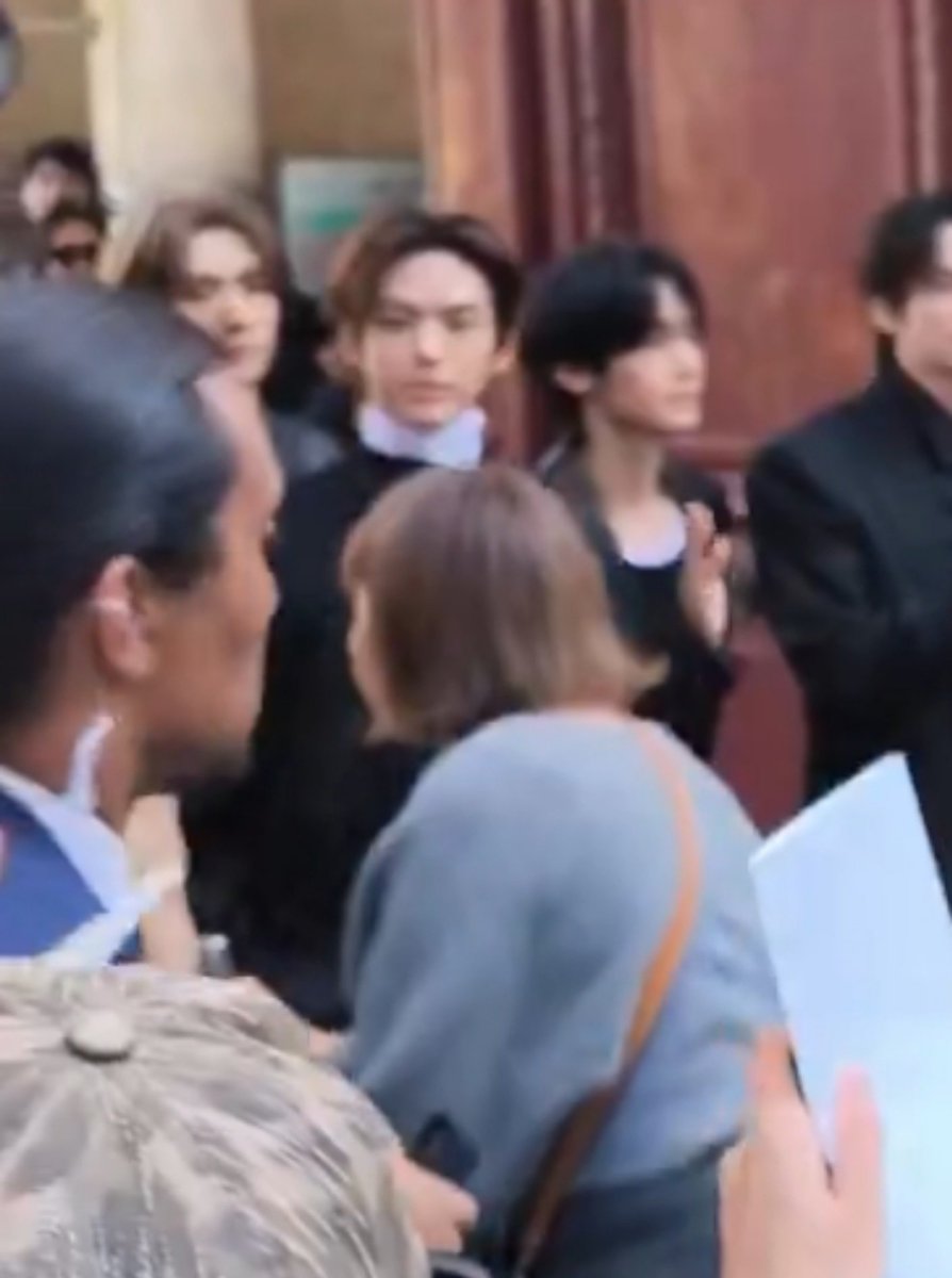 Tomafox657's tweet photo. Idk his name, that one boy from tws? But did he just fall for book at first sight? He keeps looking at book when book walks away. He was also looking at Book when they took a picture together 😂🤭

BOOK X CELINE PFW27
#BookKasidet
#Celine #CelineEte2027
#MichaelRider https://t.co/10LfOZED3d