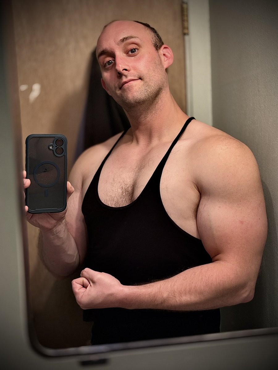 specular993's tweet photo. Happy Saturday! Let’s hit chest and shoulders today!🫶🏻💪🏻 https://t.co/ssBa24mqQa