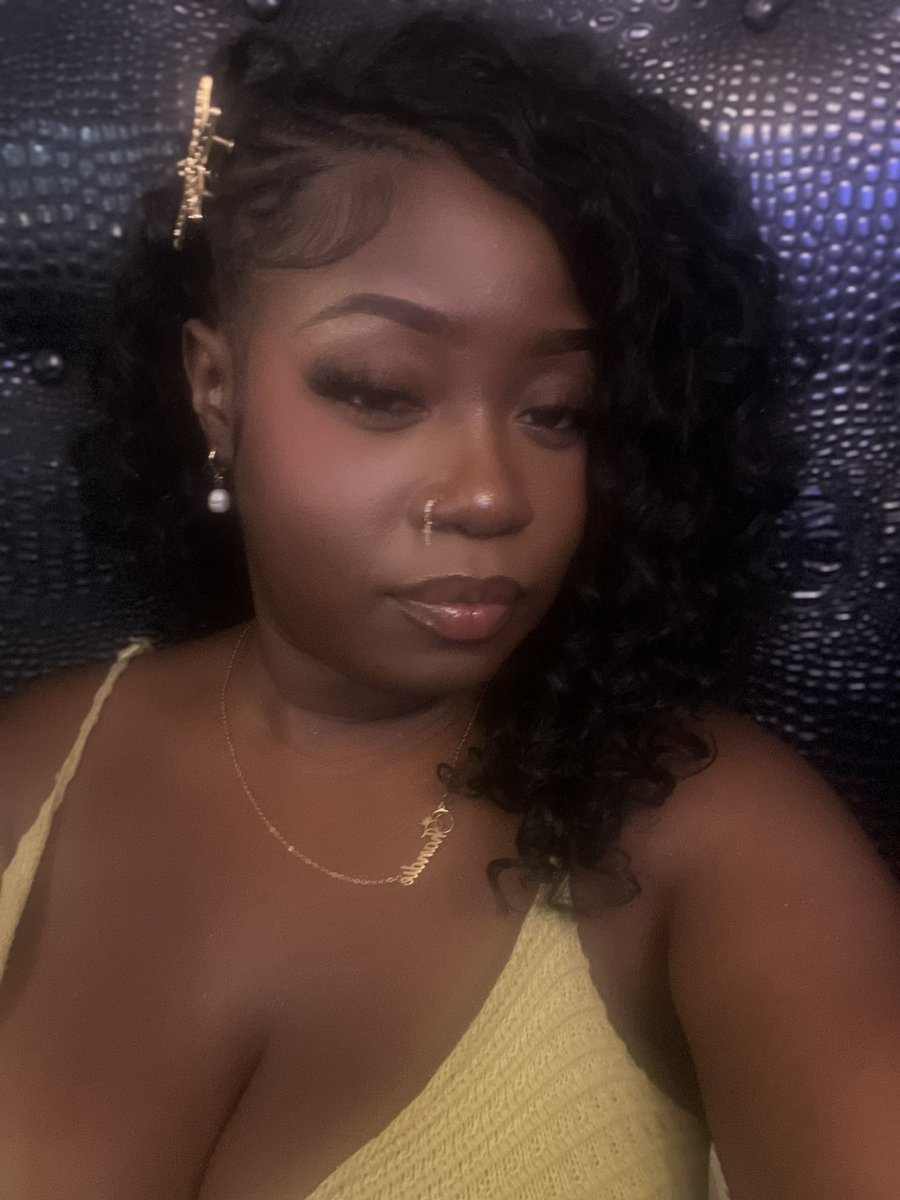 smallblvckchild's tweet photo. ali’s before the fete >>>>>>> https://t.co/HgszHzL3TS