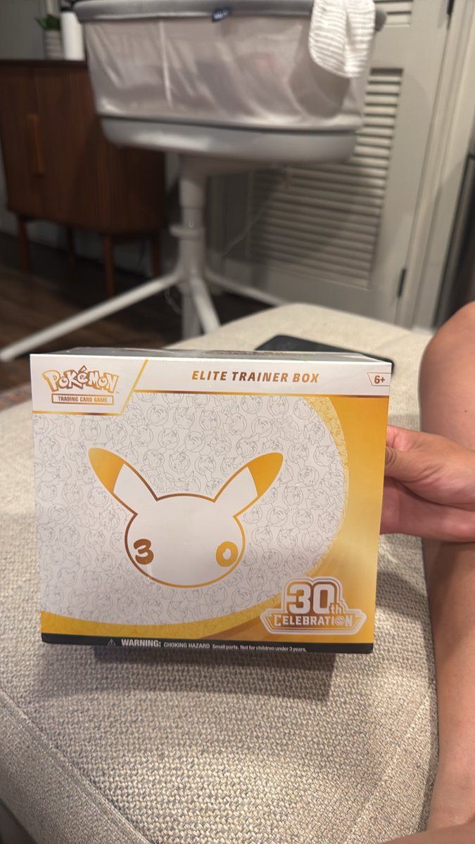 KnickN0VA's tweet photo. WIFE IS OPENING HER FIRST ETB! results coming https://t.co/UFNraDy5uG