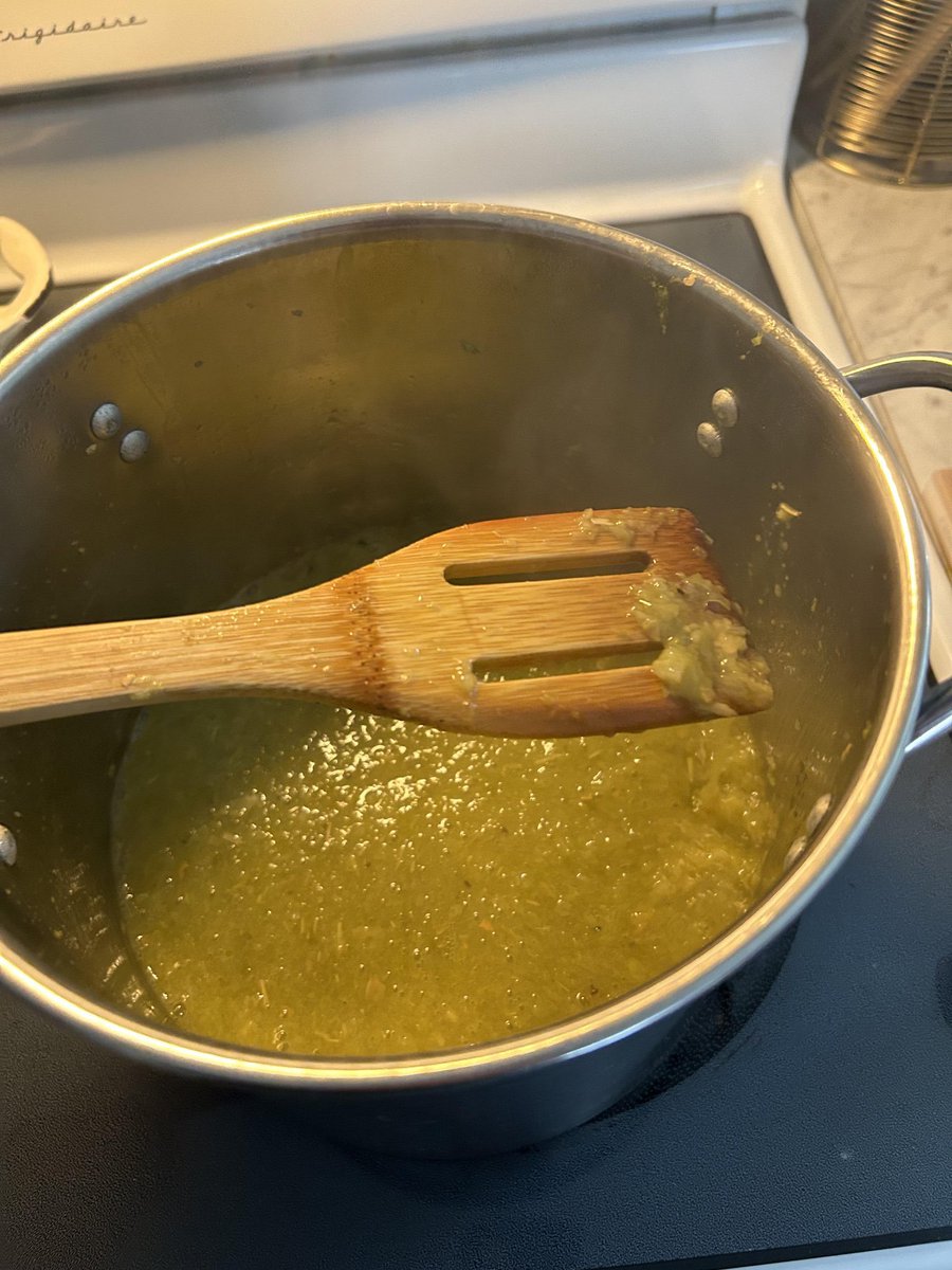 jamessmiths07's tweet photo. Preparation
Often debated. Some people remove the core, outer skin, spines, &amp; others just cut it up &amp; boil it all. Some only consume the green outer layer.

Traditionally, you boil it into a tea, then reduce it until viscous. Some traditions brew tea for 18 days straight. (5/11) https://t.co/mQCVBON6Nj