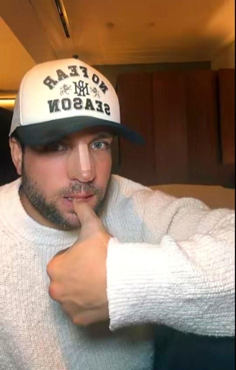 DenisOnly20's tweet photo. Disfrutando del live de mi chulito hermoso 💚 #NicolaPorcella ya lo extrañaba osea asi o mas hermoso siempre todo que ver.... https://t.co/9rbSkJadlQ