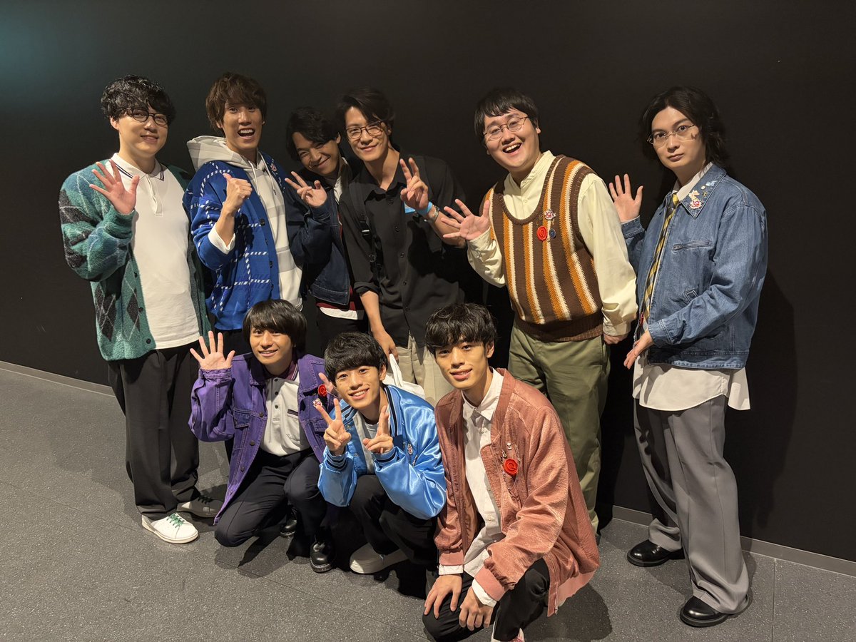 kotake_seigikan's tweet photo. #QuizKnock10周年プロジェクト 今後もクイズノックを応援したくなる最高にハッピーなパーティーでした！！

舞台裏でみんなに挨拶したとき、誰も答えられなかったM-1関連の問題「あれ答えわかったよ」と1番ダサいことを言ってしまいました！
後悔しています！ https://t.co/FwM353G8P3