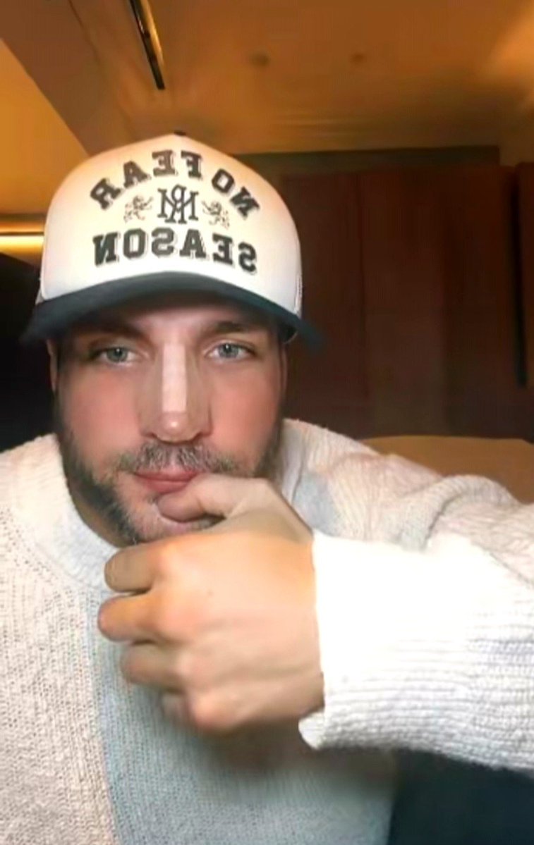 DenisOnly20's tweet photo. Disfrutando del live de mi chulito hermoso 💚 #NicolaPorcella ya lo extrañaba osea asi o mas hermoso siempre todo que ver.... https://t.co/9rbSkJadlQ