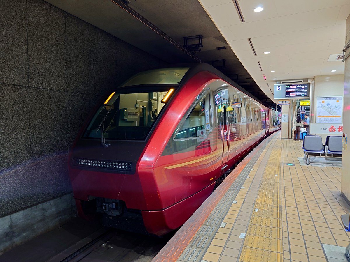 OKZ217's tweet photo. ひのとりでなんばへ https://t.co/QBjuQWGB7g