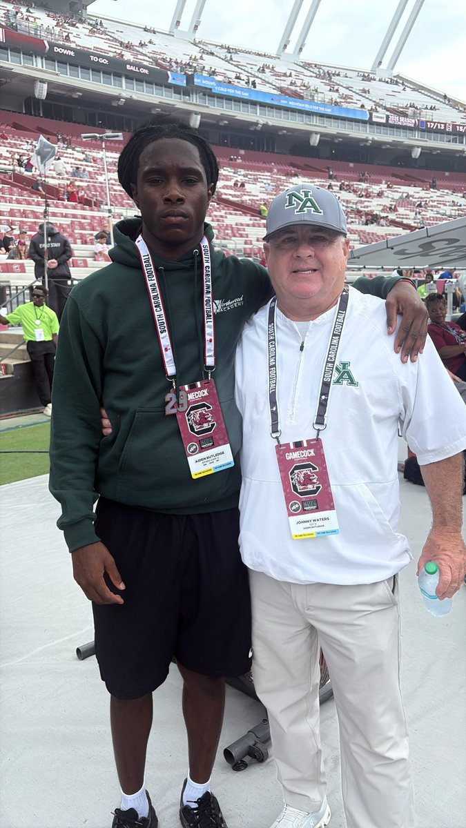 Aidenrutledge01's tweet photo. Had a great time at the game today @CoachFBWaters https://t.co/KdNkqOpzAQ