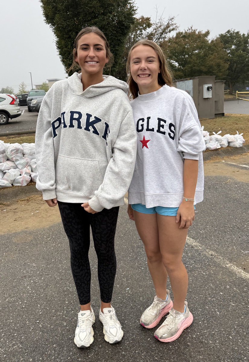 Kate_Kane3's tweet photo. This morning I was able to volunteer with the Brentwood Academy Beta Club @OneGenAway. One Generation Away is a non-profit organization that rescues surplus food and distributes it to families experiencing limited food access. It was such a blessing to serve the Franklin community and praying over everyone! God is good!🙏