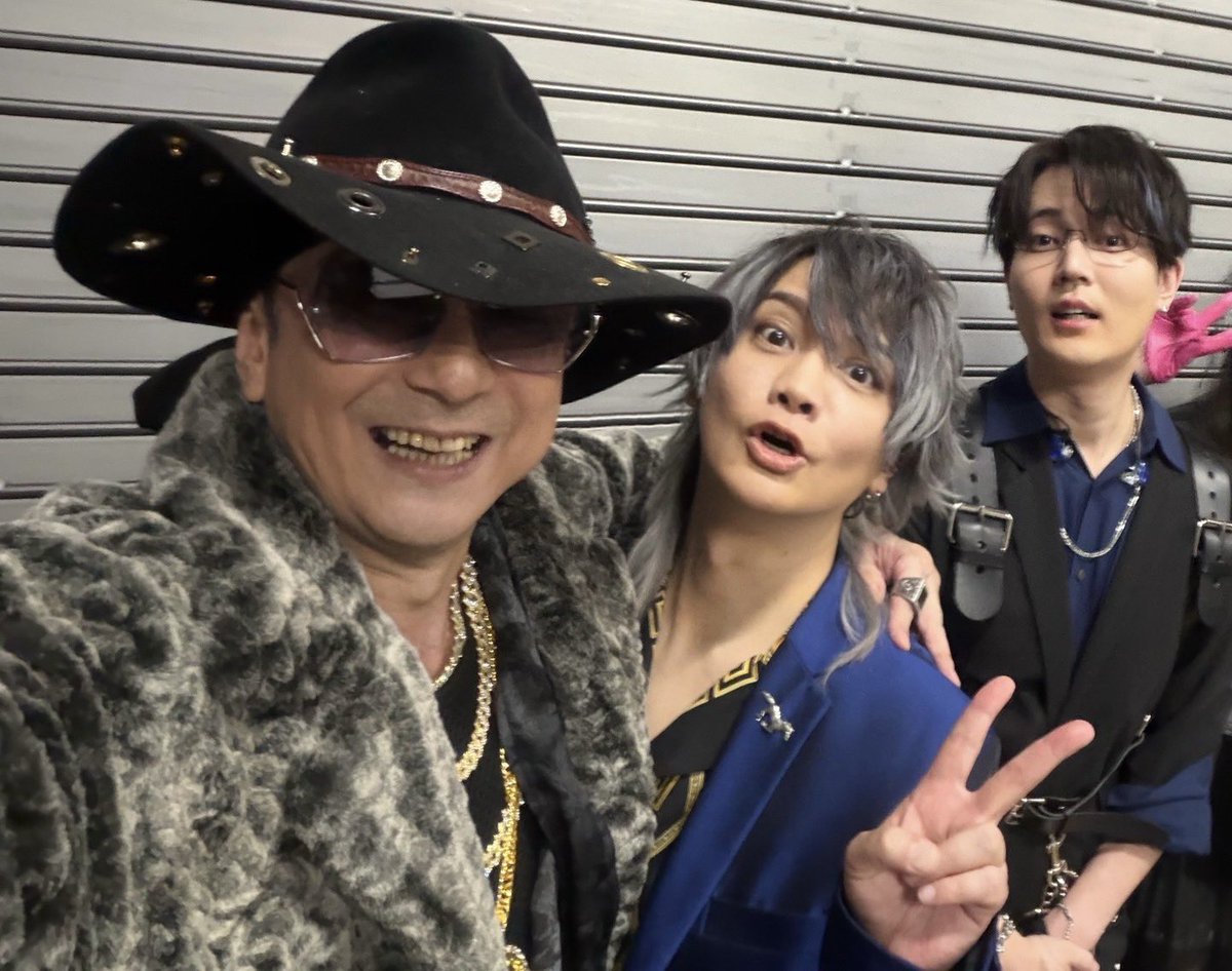 takayakuroda's tweet photo. good morning‼️
DAY2も全力で行くぞ‼️
「どっついたれ本舗　
インザ　ビルディング！」
噛まない様に頑張ります‼️🤣🤣🤣🎤🎤🎤🌟🌟🌟 https://t.co/y5GXWava7V