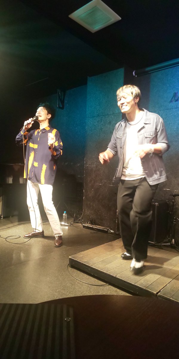 fujiaki51's tweet photo. 8/25
伊藤大輔×清水夏生@金山Mr.Kenny's
でした。

ボーカルとタップダンスでジャズスタンダードやお二人のオリジナル曲をやるDuo。レコーディングの予定有りとのことでそちらも楽しみですが、やはりライブだとどのように音が出ているのかがわかるので面白いです。 https://t.co/NXyqzpTKTT