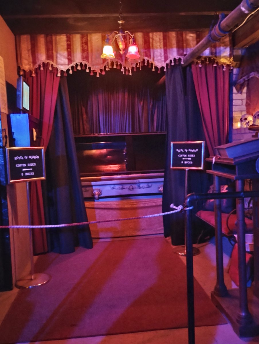 JeffreyPD111's tweet photo. First haunted attraction of the year 
It was good, a nice haunted house to start the spooky season
@hotelofhorror https://t.co/zwgbdtMFSn