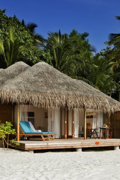 UNselfishcow's tweet photo. @RealisticPoetry A beach bungalow somewhere. One of these would do. 😌💭 https://t.co/WxM8w5gsdK