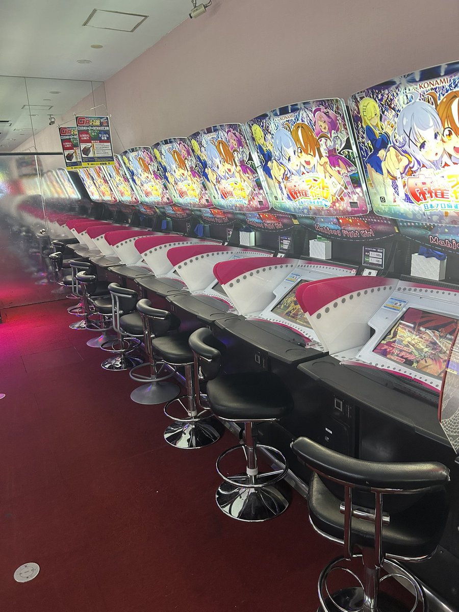 zxcxcvbv2's tweet photo. ラウワン横浜駅西口店さん、マフガの筐体15台置いてあって流石に笑うしかなかったね… https://t.co/xwZ552Yk0j