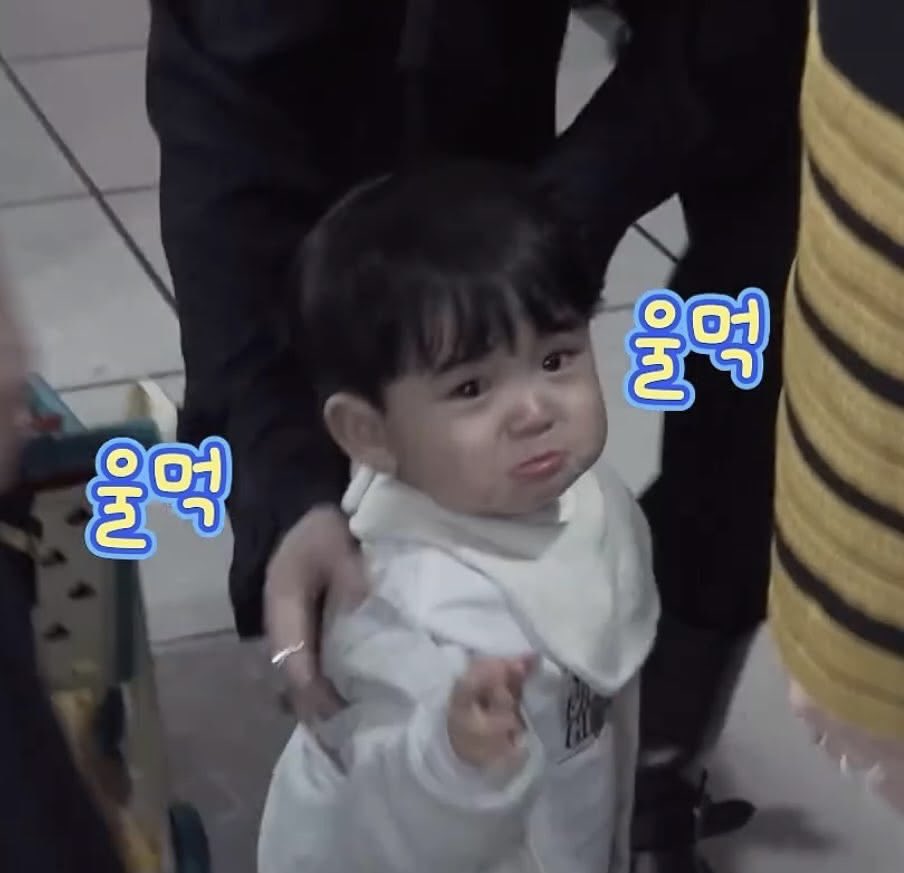 m0a_ri34's tweet photo. 울기 직전 입 삐쭉 나와서 볼 짱구볼인게 너무 귀여워 https://t.co/QdGepJtefV