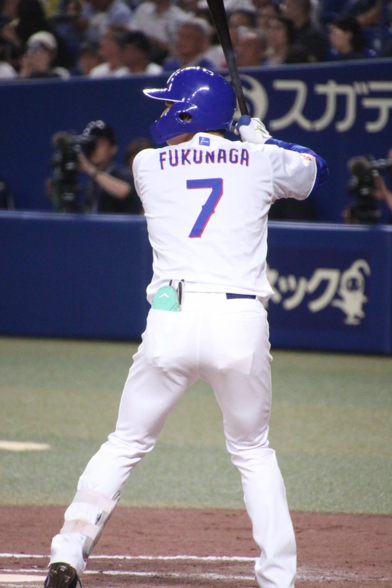 bigteacher_7's tweet photo. 1ヶ月ぶりに現地で見れた打席、6回くらいからずっとベンチ見てて出てきた瞬間🫪🫪🫪⬅️完全この顔になった(♡ᴗ♡)3人の眩しい笑顔 https://t.co/V8oY1hrgc5