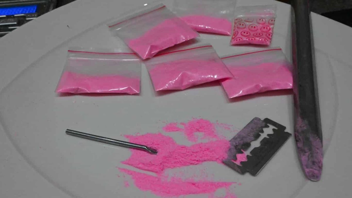 jamessmiths07's tweet photo. 2C-B, a psychedelic phenethylamine created by Shulgin should not be confused with "tucibi", a pink powder that contains random mixtures of drugs.

Use reagents, measure, &amp; educate yourself before use. Never take drugs based on a social media post alone.
#Drugtwt
#psychedelics https://t.co/y5Wnna9mpL