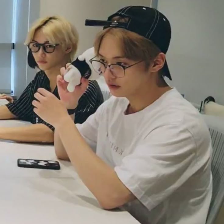 hanmochijeekies's tweet photo. It him https://t.co/jlJUymx6E0