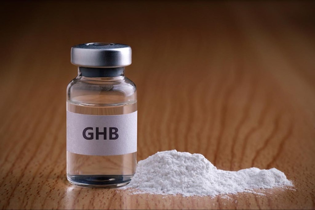 jamessmiths07's tweet photo. GHB is a depressant that causes similar effects to alcohol, but with more euphoria, a shorter duration(4-6hrs) &amp; no hangover the next day.
Like MDMA, frequent use can result in "a loss of the magic". It is more addictive than Kava &amp; easier to OD on than alcohol. Exercise caution. https://t.co/1RyGfECGpy