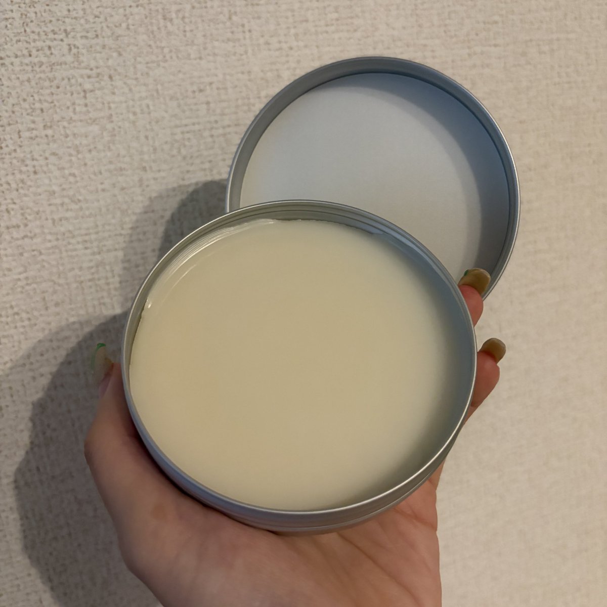 ss_ss_84's tweet photo. ザボディショップのCA サンプチュアス クレンジングバターを使ってみました♡
バターのようななめらかな質感で、肌になじませやすく、メイクもしっかりオフ✨洗い上がりもしっとりしていて、乾燥が気になる季節にも嬉しい使い心地♪毎日のクレンジングが楽しみになりました♡ https://t.co/0LW34XYyMj