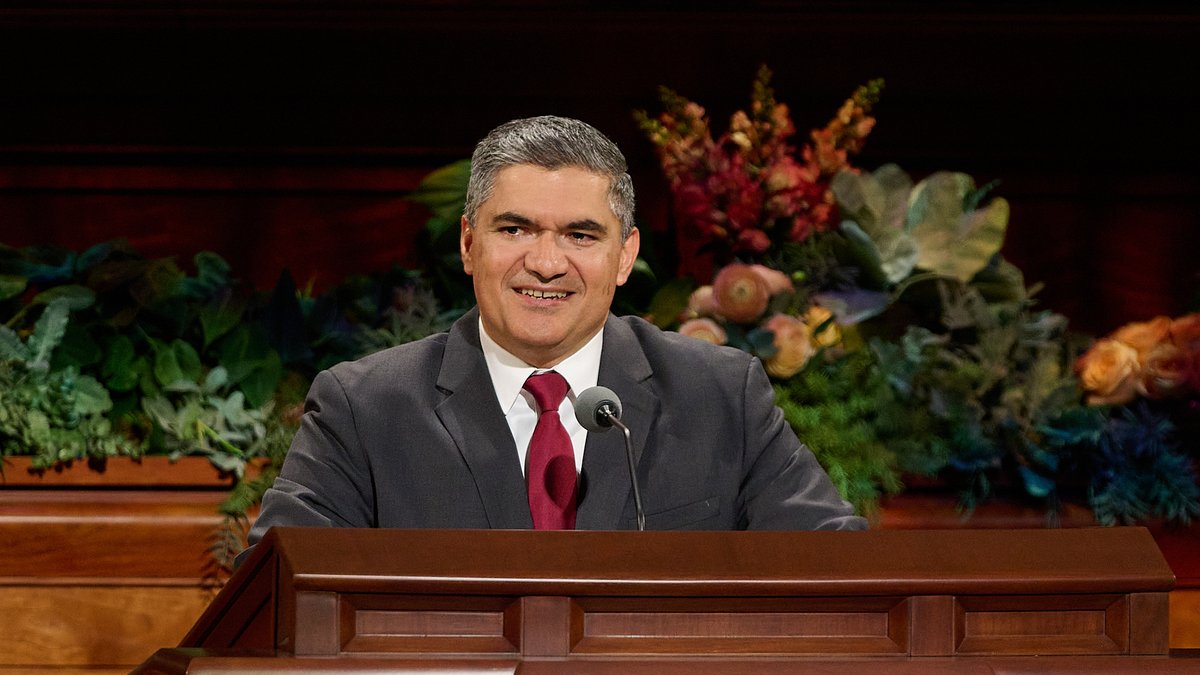 Ch_JesusChrist's tweet photo. "Understanding our Father’s love and our true identity as His children is essential for our daily and eternal happiness."  

—Elder Hutch U. Fale   
#GeneralConference 

https://t.co/jPCwCgitHE https://t.co/XHAwfEoXoz