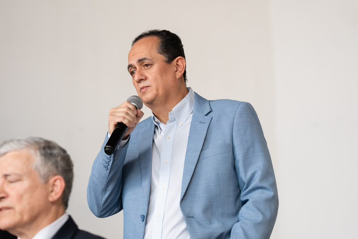 televisur's tweet photo. ⛽ El Gobierno anunció que asumirá L12 por galón de diésel durante 30 días, a partir del 5 de octubre, para reducir el impacto en transporte y producción. Además, mantiene el apoyo del 70 % a la gasolina regular y un subsidio de L54 al cilindro de LPG de 25 libras. https://t.co/PbfVqdKxbj