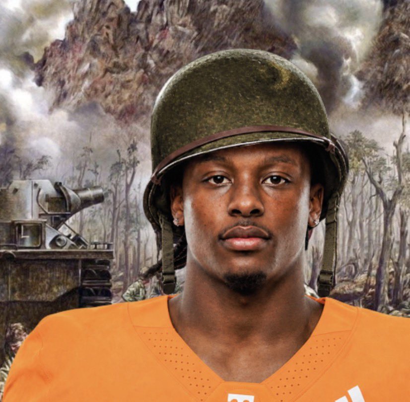 WarDamnStool's tweet photo. FAIZON GOT BENCHED 

AUBURN DEFENSE HAS HIM SHELLSHOCKED https://t.co/CZn97itSoL