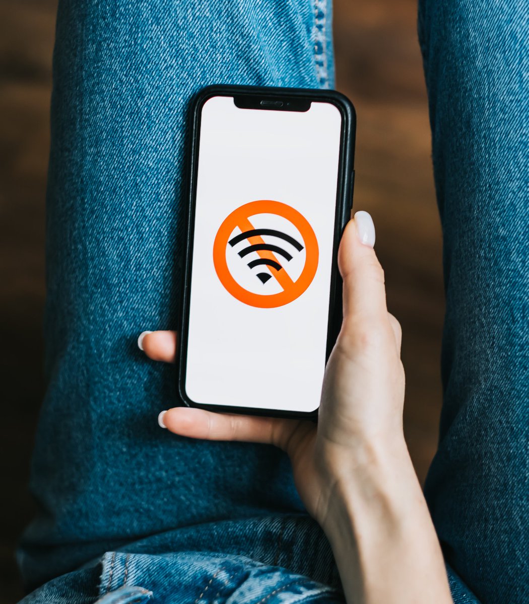 pubity's tweet photo. AT&amp;T, Verizon, and T-Mobile are teaming up to try and eliminate all service deadzones in America.

They still operate as independent cell companies, but all 3 are working together and using each others infrastructure to try and make everyone's cell service better. https://t.co/Ynra41MGho