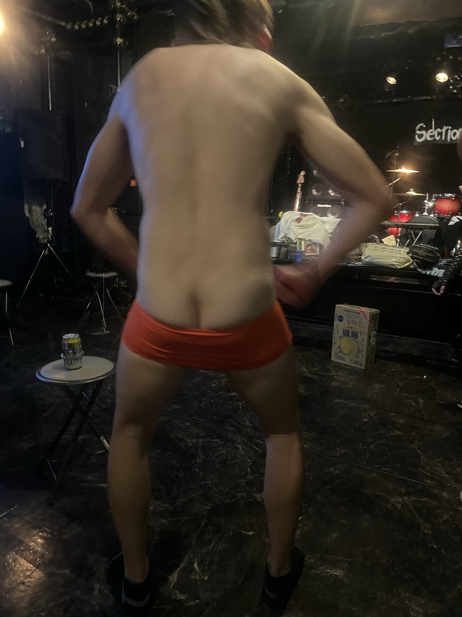 watana_benjamin's tweet photo. クソサイコーでした！クソサイコーな1日でした！
西さんたんおめ！45！！！アイホープトゥエブリシングプレイギターアンドエンタメアンドドリーム！そんでついでにロックンロール！！！！！！！！ https://t.co/9Epa4Ht7mc