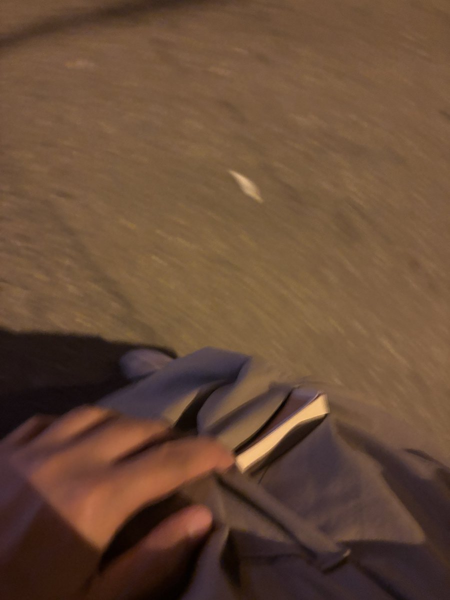 suheaakbas's tweet photo. bir cep kitap
bütün istanbulu cebimde kitapla gezdim https://t.co/6PQ9oNAis7