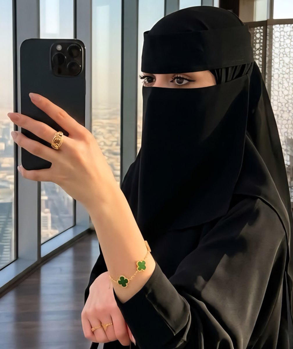 aufqbjhrjvhrv's tweet photo. مساء الخير 🥀

مين صاحي الان 🫦 https://t.co/OwmJtea1xt