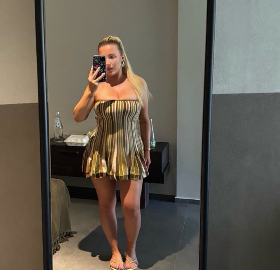 Bambigapir's tweet photo. Wearing a £5 dress in a £800 a night hotel https://t.co/lAvT5BSiwp
