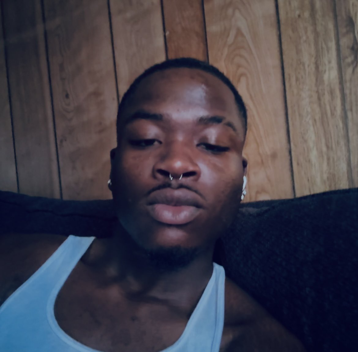 voureadacoolest's tweet photo. 💪🏾 https://t.co/hLz9fDNVub