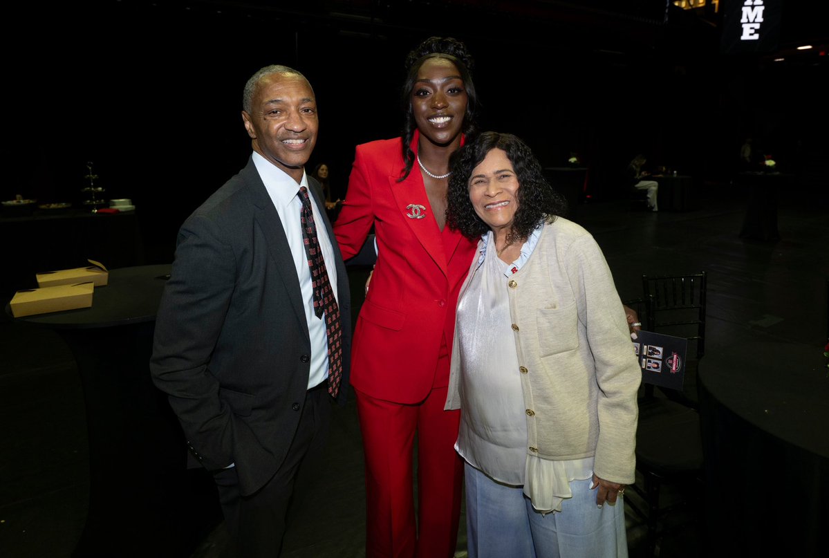 RutgersWBB's tweet photo. THATβS OUR HALL OF FAMER, KAHLEAH COPPER π
#GoRU | #RUWBB https://t.co/xHgtW6rWmr