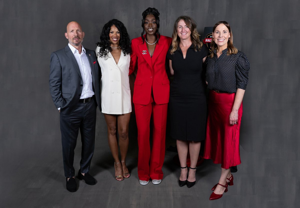 RutgersWBB's tweet photo. THATβS OUR HALL OF FAMER, KAHLEAH COPPER π
#GoRU | #RUWBB https://t.co/xHgtW6rWmr