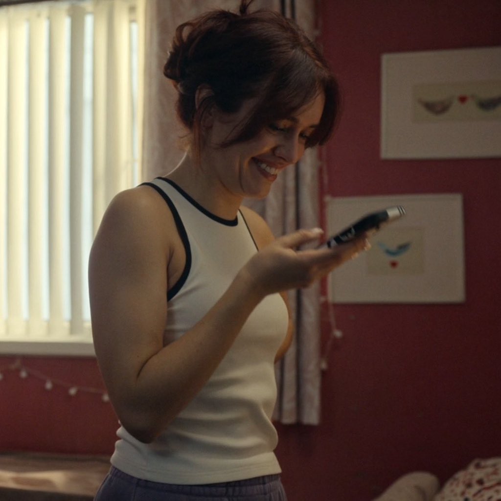 thinkercooke's tweet photo. olivia cooke in ‘the girlfriend’ https://t.co/BIP7IVAr9A