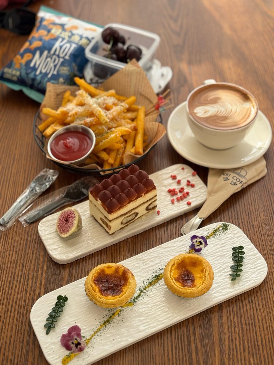 ValeriaRogfi's tweet photo. Los churros recién hechos con chocolate caliente son la mejor compaía para una tarde relajante. Comparte esta delicia con alguien que quieras! https://t.co/mJcWwM3XZU