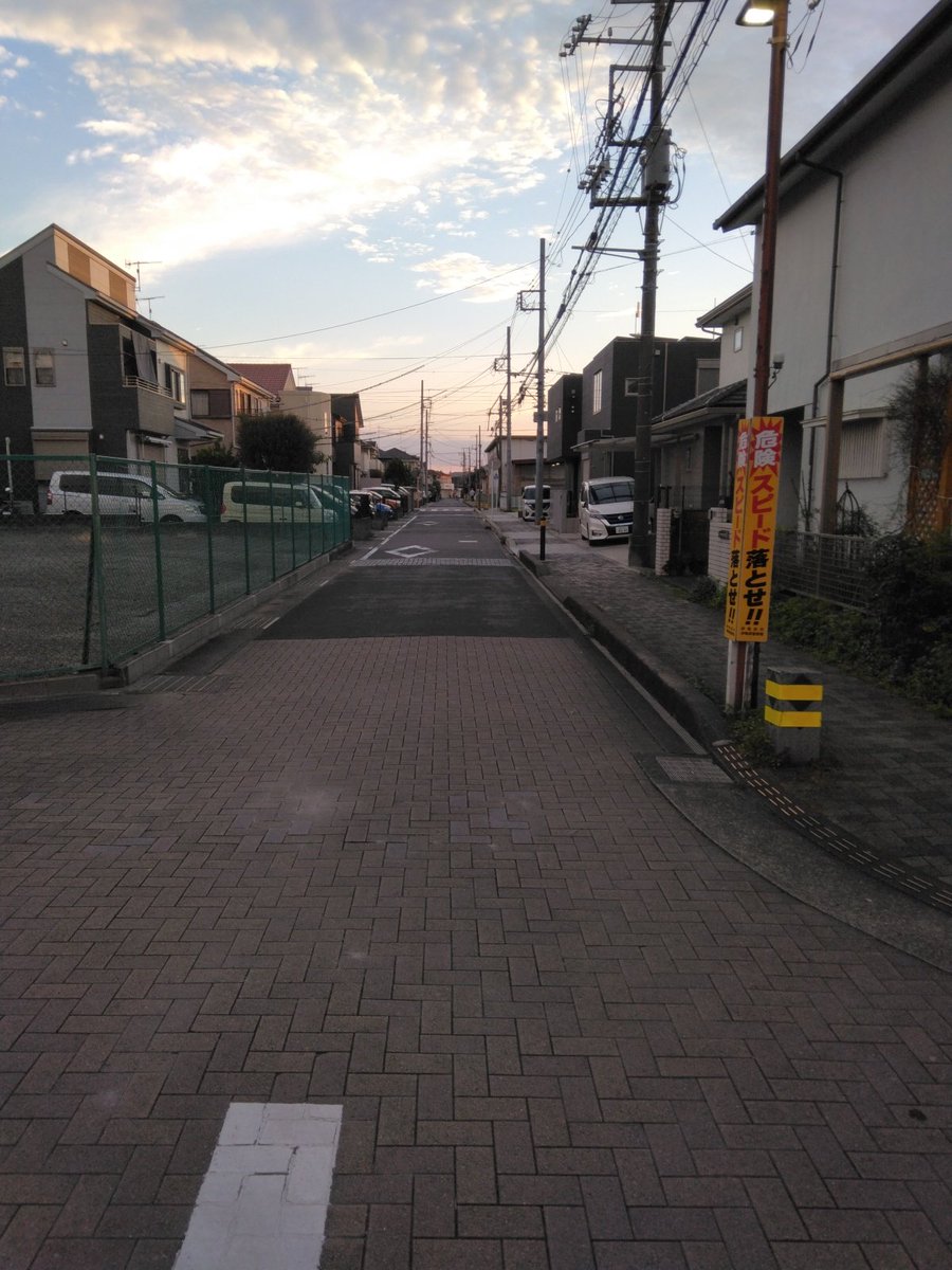 msKappadouji's tweet photo. 散歩河童なり。
#散歩河童 
#朝の散歩 
#涼しい朝 
#コンビニコーヒー 
#飲みながら 
#ホテル周辺 
#住宅街 
#半袖は 
#寒いかも 
#ホテルは9階 
#朝五時でも前の道路は車多め 
#近くは祭り 
#だから移動方法 
#考えなきゃ 
#リアルタイム https://t.co/uwat3qkgH7
