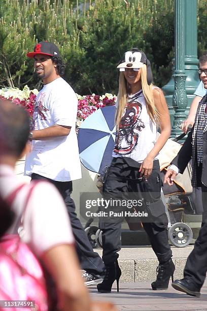 playmate2002's tweet photo. beyoncé at disneyland paris, 2011 https://t.co/W5MBN7hXZ7