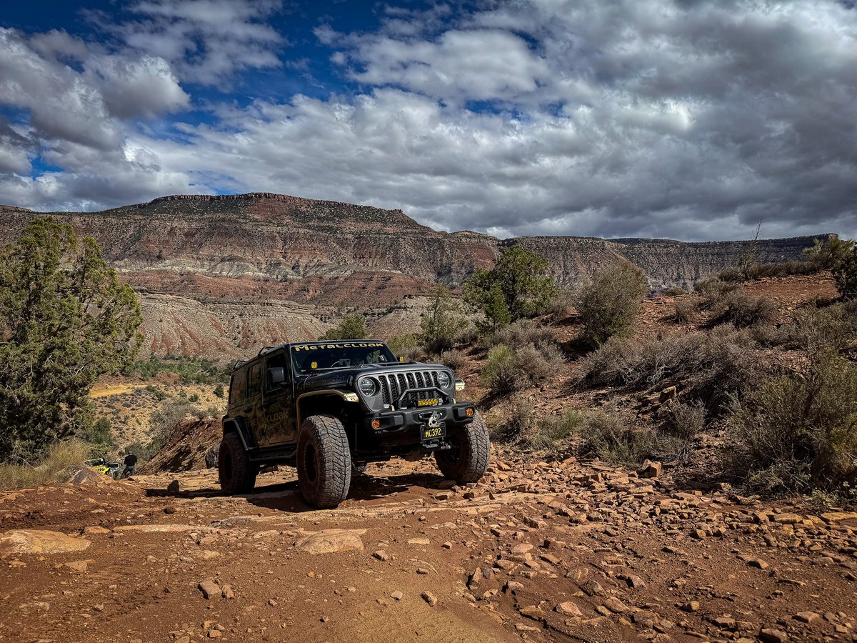 metalcloak's tweet photo. Build stronger. Explore farther.

Our Off Road Expo Sale is LIVE! 🚨
 
✅ 10% Off Sitewide
✅ + Free Shipping
✅ Sat &amp; Sun ONLY (10/3-4)

Save on Your Build NOW! https://t.co/bsZ1S3qWyB https://t.co/hZmPCjTeUo