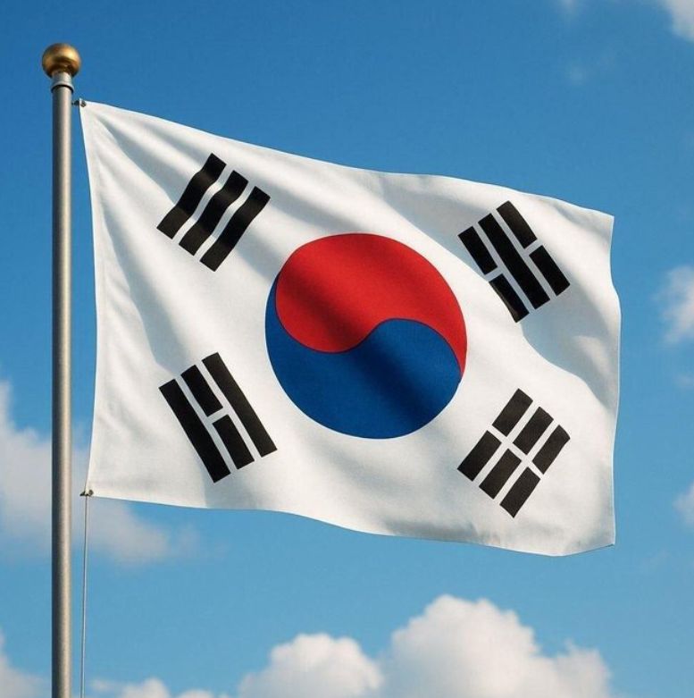 RealAllinCrypto's tweet photo. 🚨HUGE: South Korea is preparing to bring $7 TRILLION worth stocks, bonds and funds onto blockchain rails from February 2027! $AVAX $XRP

And there is two ecosystems already have serious Korean connections...

Hanwha Investment & Securities has built a HUGE tokenised securities platform on Avalanche!

As well as Ripple who with Kyobo Life have already demonstrated tokenised Korean government bond settlement, while Ripple is also working with Kbank and BDACS on institutional digital-asset infrastructure!

Korea is moving its capital markets onchain and @avax & @Ripple are already laying foundations there.