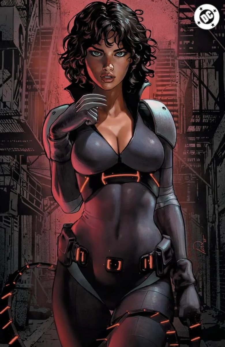 WrongCave's tweet photo. Why isn’t catwoman considered a myth in Gotham while Batman is? https://t.co/olF4tTIewC