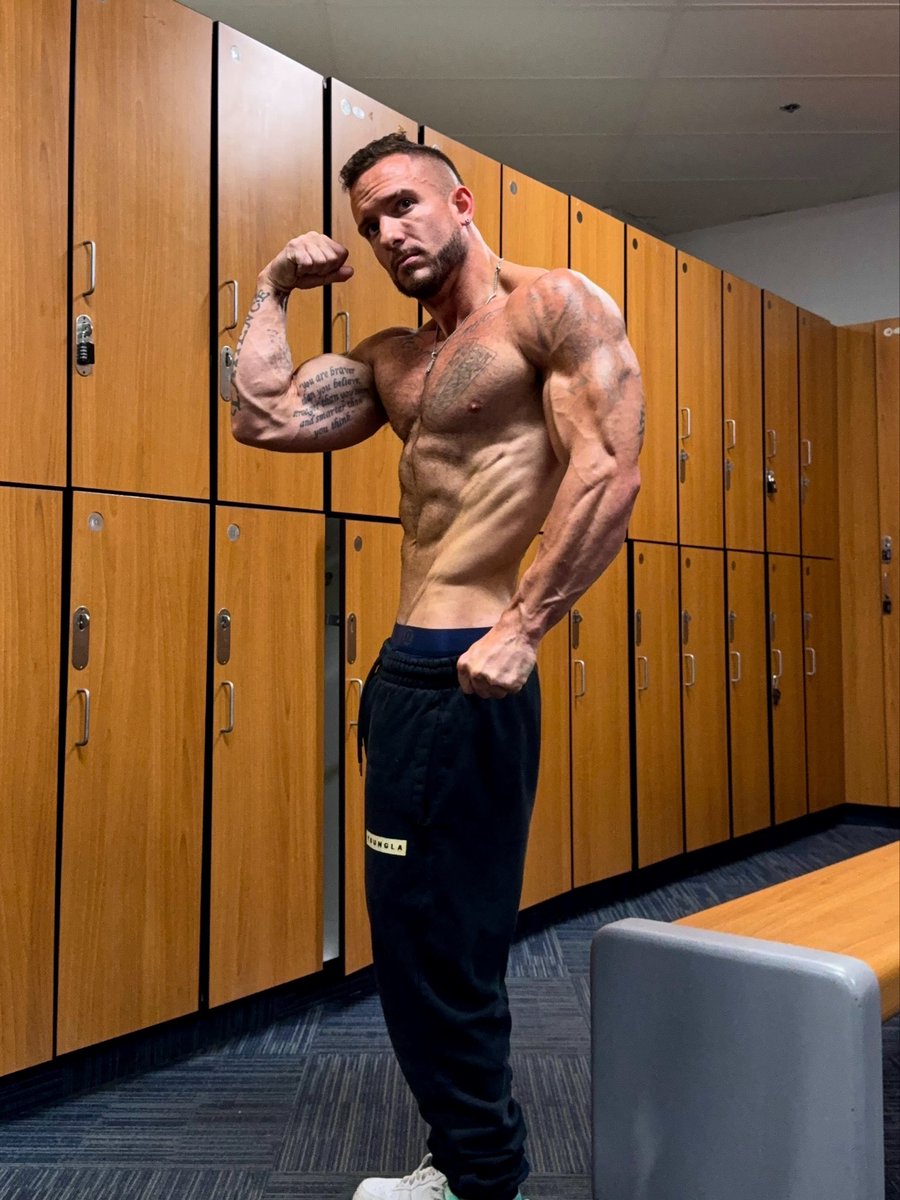 BlueCollarbicep's tweet photo. Heard you like muscular 🇮🇹 men, is that true? https://t.co/dylhdn4YPs