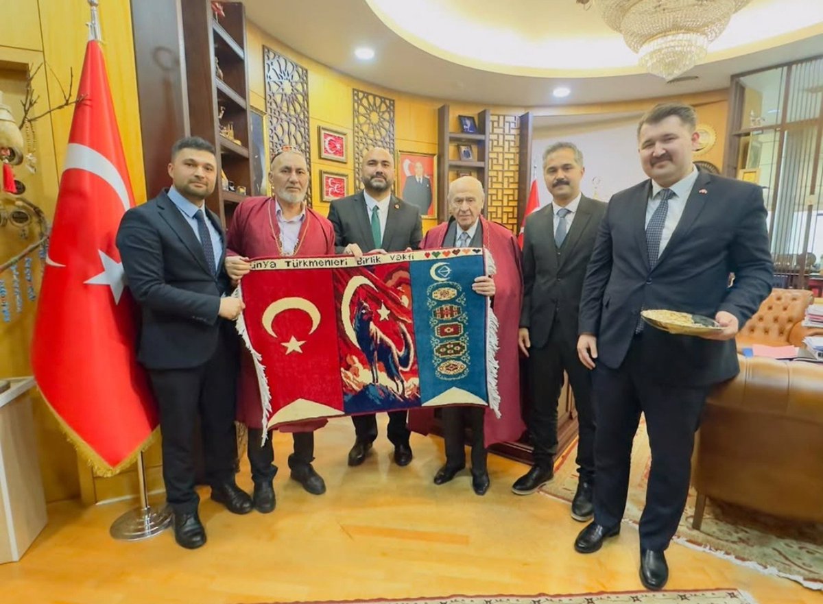 ulkucuhareketr's tweet photo. Dünya Türkmenleri Birlik Vakfı:

"Türkmen davamızın önemli isimlerinden, Türkmen reisimiz ve Türkmen beyimiz, Milliyetçi Hareket Partisi Genel Başkanı Sayın Devlet Bahçeli Beyefendi ile güzel ve verimli bir istişare gerçekleştirdik." https://t.co/7QM8ocQ6HL