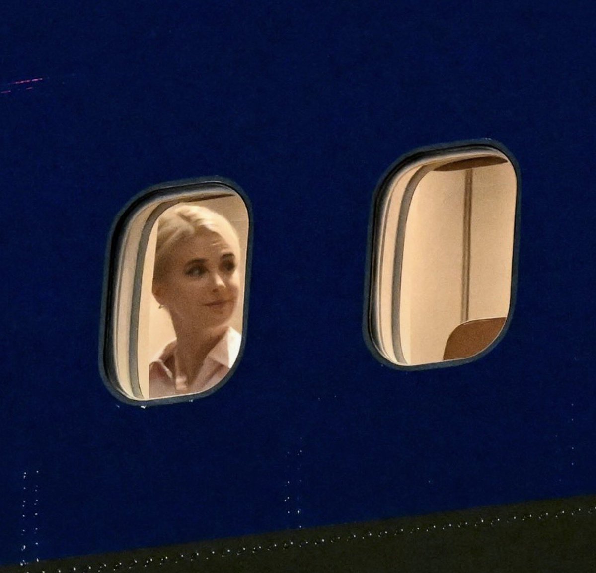 krassenstein's tweet photo. The “First Lady” traveled with Trump to Alabama last night. 

Melania Trump home. https://t.co/DAuqWER5LY